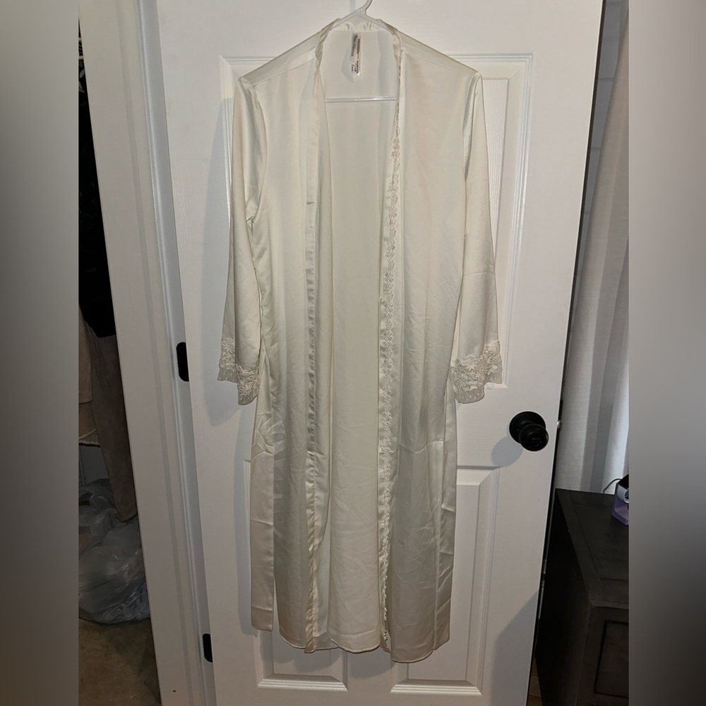 Flora Nikerooz showstopper long robe